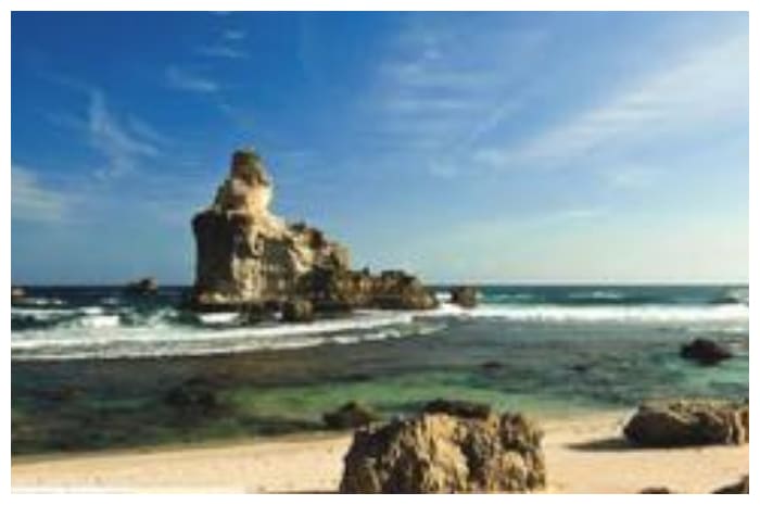 Pantai Buyutan Pacitan: Keindahan Alam yang Masih Asri dan Sepi