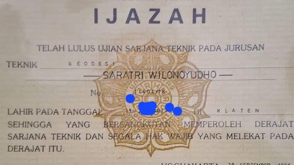Guru Besar Unnes ‘Pamer’ Ijazah UGM di Sosmed, Beda dengan PunyaJokowi?