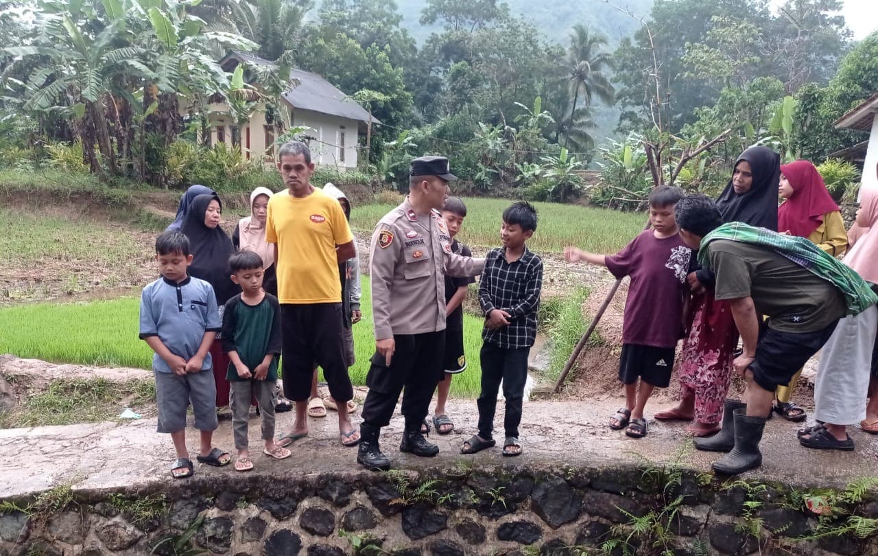anak terseret arus di Garut