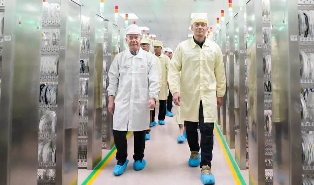 AHY Kagum dengan Produksi HP dan Laptop Lokal di Riau