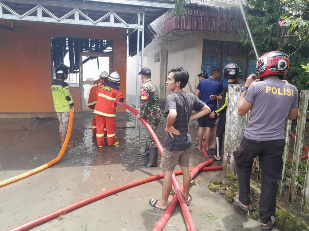 Kebakaran Hebat Landa Gedung PGRI Pandawan, Kerugian Capai Ratusan Juta Rupiah