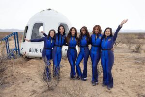 Katy Perry Terpukau Keindahan Angkasa Usai Terbang Bersama Blue Origin