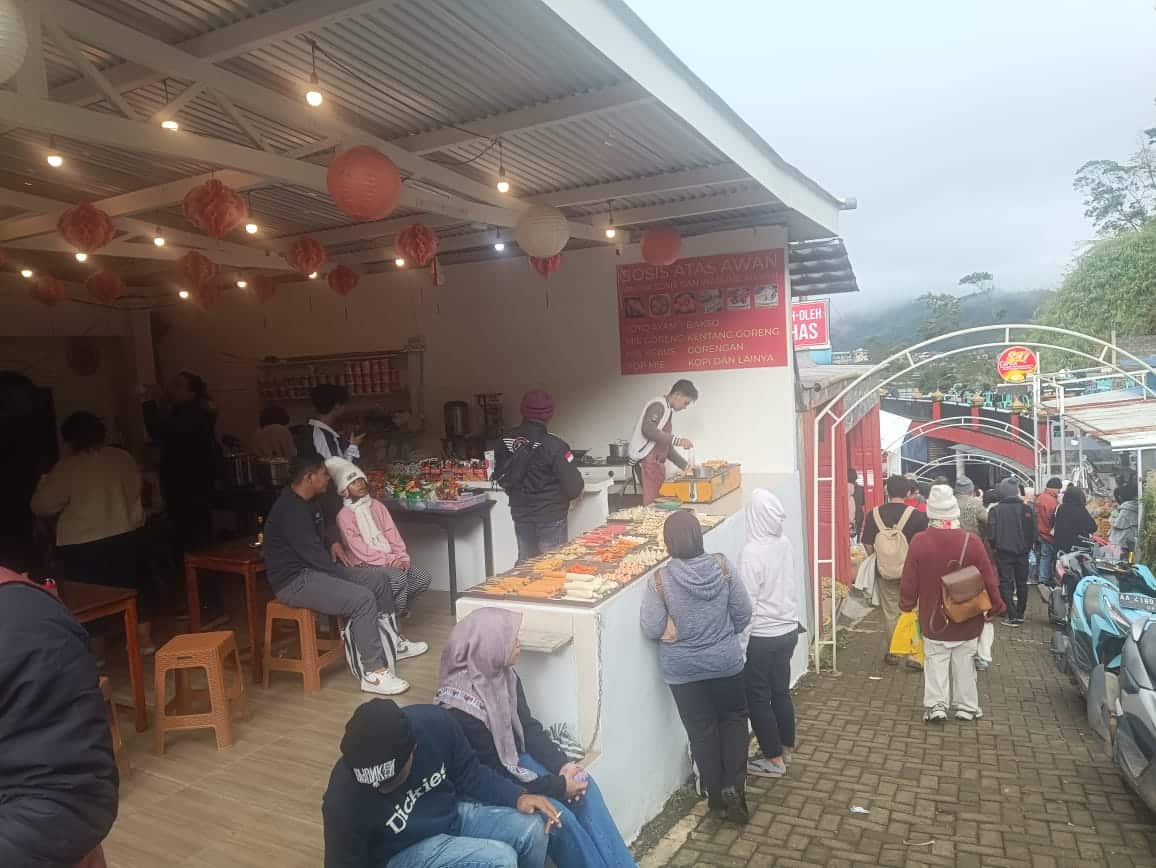 Ribuan wisatawan kunjungi Dieng pada Jumat (4/4/2025) pagi mengisi libur Lebaran 2025. (tiyo/KIS)