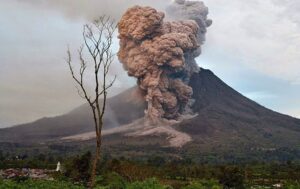 Erupsi Gunung Dukono Hari Ini: Abu Vulkanik Capai 1.600 Meter