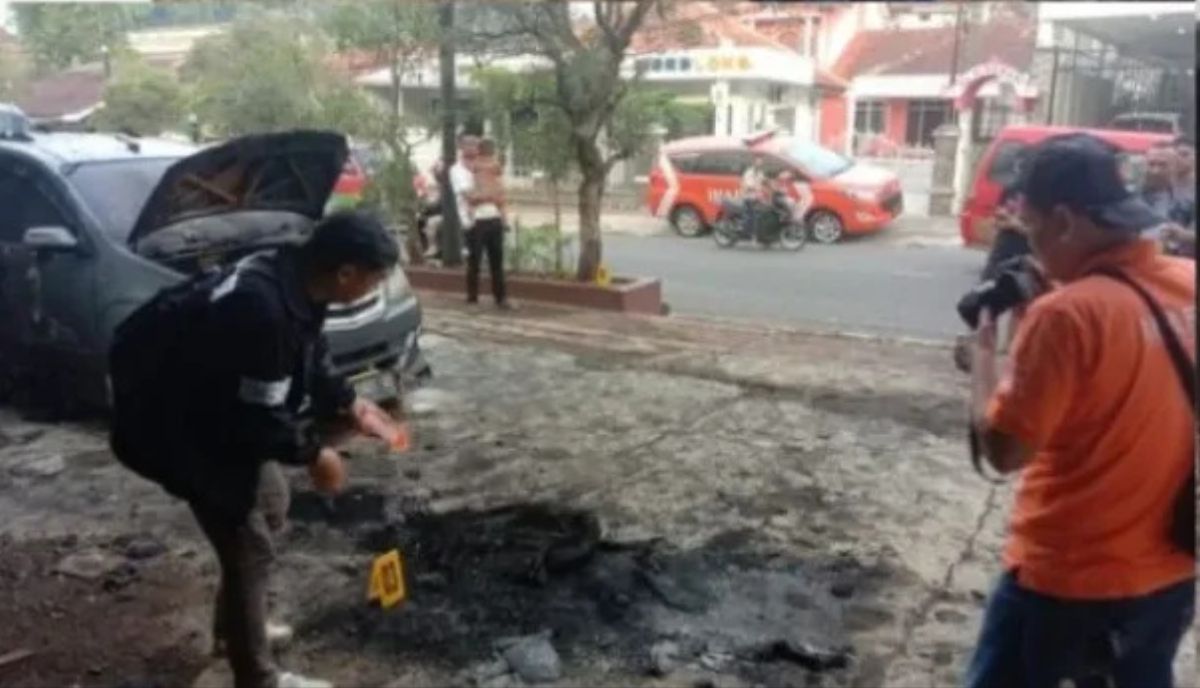 mobil terbakar di cianjur