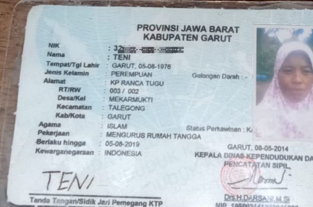perempuan terseret arus