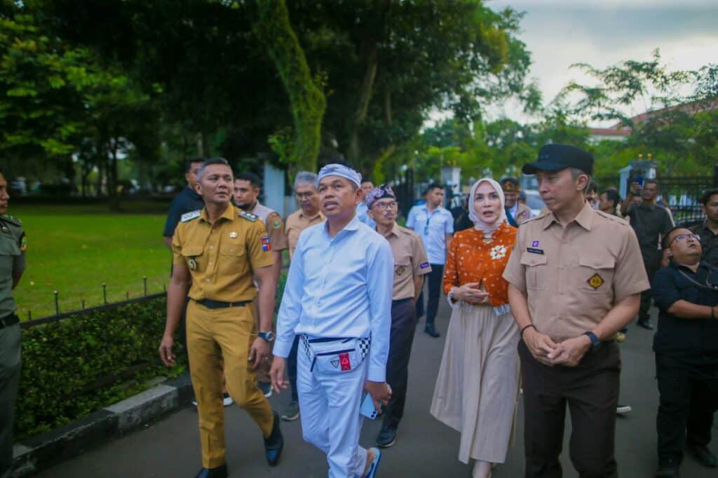 Tinjau Lokasi Longsor di Bogor, Dedi Mulyadi : Jalan Ini akan Menjadi Leuweung Batutulis