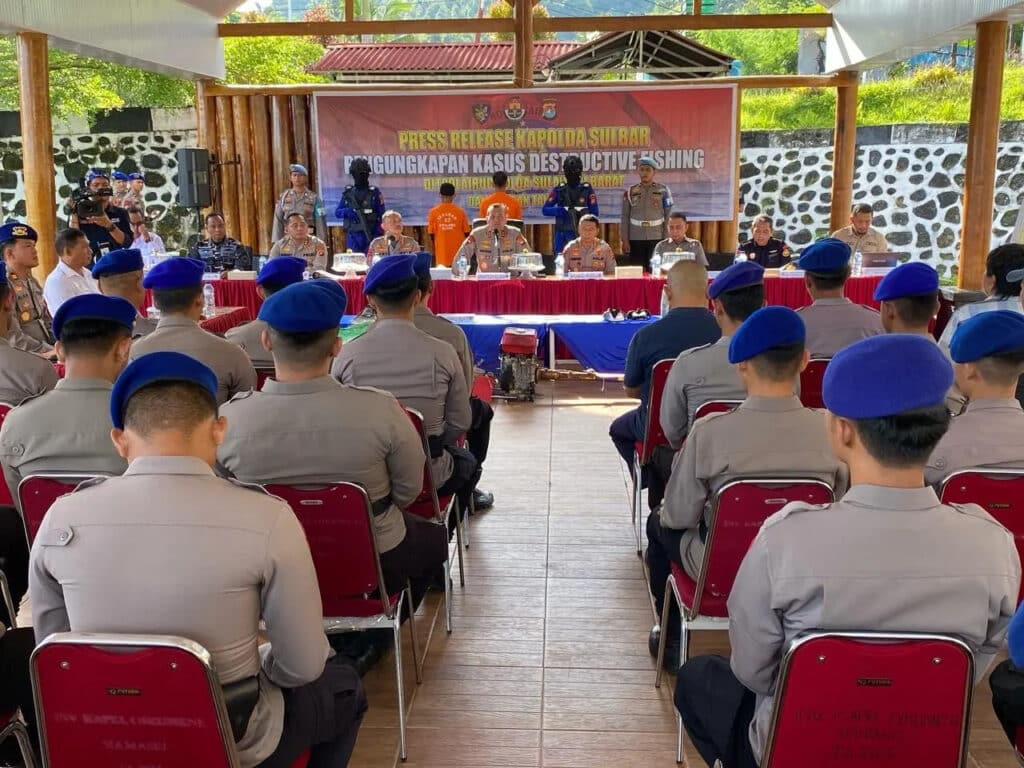 Ditpolairud Polda Sulawesi Barat Bongkar Praktik Destructive Fishing di Perairan Mamuju Tengah