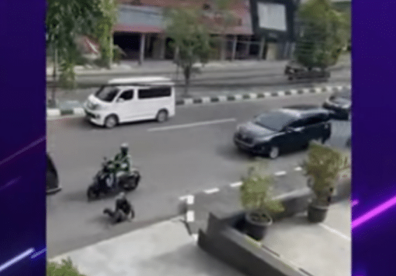 Video Pengemis Modus Kaki Buntung (Instagram/@funnelmedia)