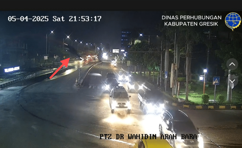 Mobil BMW Terjun dari Tol Krian Gresik (TikTok/jelajah_gresik)