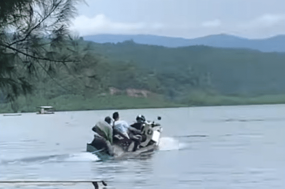 Motor Scoopy Terjebur di Pantai Kayu Angin Kolaka Sultra (Instagram/@ medsoszone)