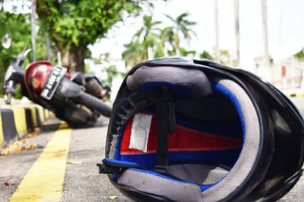 Kecelakaan Ngeri di Nganjuk! Emak-emak Bonceng Balita Luka Parah Dihantam Truk