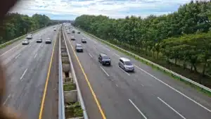 Arus Lalu Lintas Padat, One Way Diberlakukan Malam Ini di Tol Trans Jawa Km 414 – Km 72