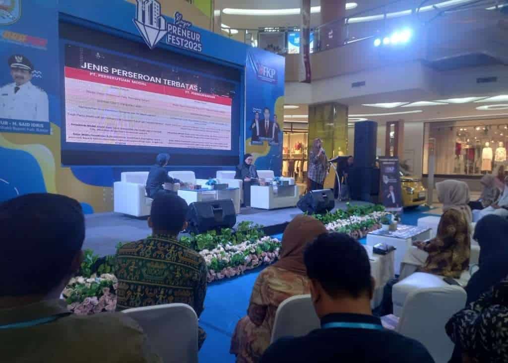Forum Kewirausahaan Pemuda (FKP) dalam rangkaian Banjar Preneur Fest 2025. Bertempat di Atrium Hall Q-Mall Banjarbaru, Senin (14/4/2025). (ist)