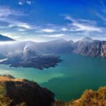 Gunung Rinjani di Lombok manjakan para pendaki dengan alam yang indah dan mempesona. (Ist)