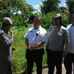 Kepala Dinas Kebudayaan Kota Palembang Ir. H. M. Affan Prapanca, MT., IPM saat melakukan survey di Gua Jepang. (Ist)