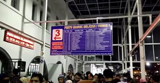 Stasiun KA Senen ramai dikunjungi penumpang di masa Lebaran 2025. (*)