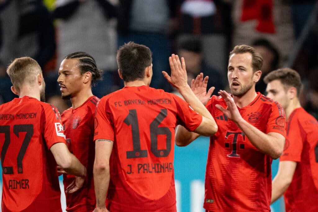Skor Augsburg vs Bayern Munchen 1-3, Harry Kane cs Comeback