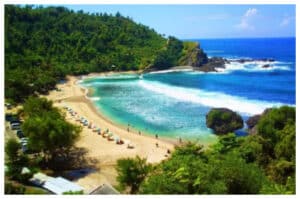 Pantai Nglambor, Surga Snorkeling Tersembunyi di Gunung Kidul, Yogyakarta