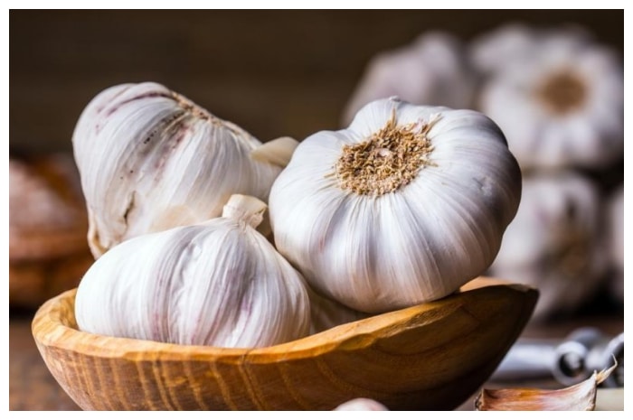 Rahasia Dapur Lawan Flu: Bawang Putih vs Jahe, Mana Lebih Ampuh untuk Imunitas?