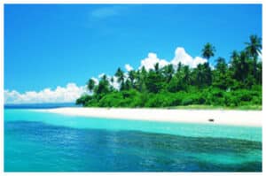 Pulau Bobale: Pesona Laut Jernih dan Bunker Tua yang Memikat