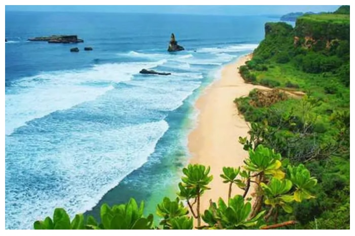 Menyepi di Pantai Buyutan Pacitan, Alternatif Liburan Jauh dari Keramaian