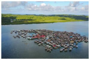 Misteri dan Kehebatan Suku Bajo, Penguasa Rumah Apung di Tengah Laut