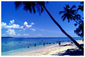 Menikmati Keindahan Tropis di Pantai Bosnik, Papua