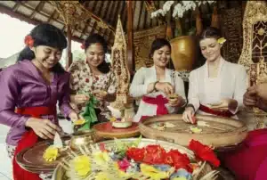 Apa Itu Tradisi Ngayah? Mengenal Tradisi Sosial Spiritual Khas Masyarakat Bali