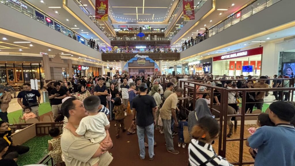 Mal Ciputra Tangerang Dijadikan Kebun Binatang