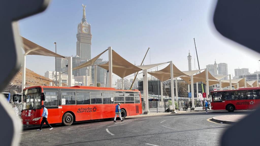 162 Jemaah Terpisah Rombongan Diantar ke Makkah Naik Coaster dan Bus