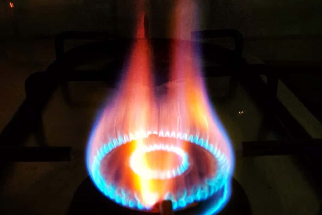 Cara Bersihkan Kompor Gas Berkerak dengan Soda Kue, Mudah Banget Bun!