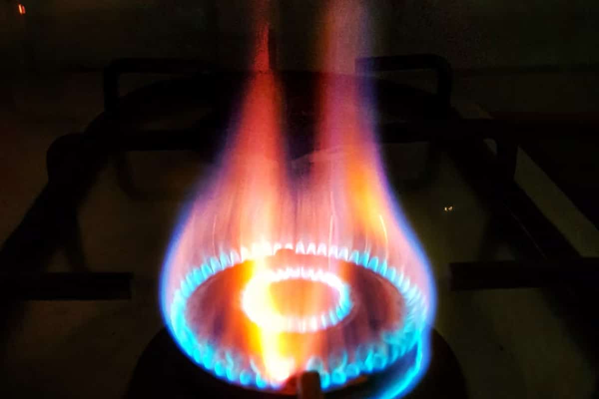 cara bersihkan kompor gas berkerak