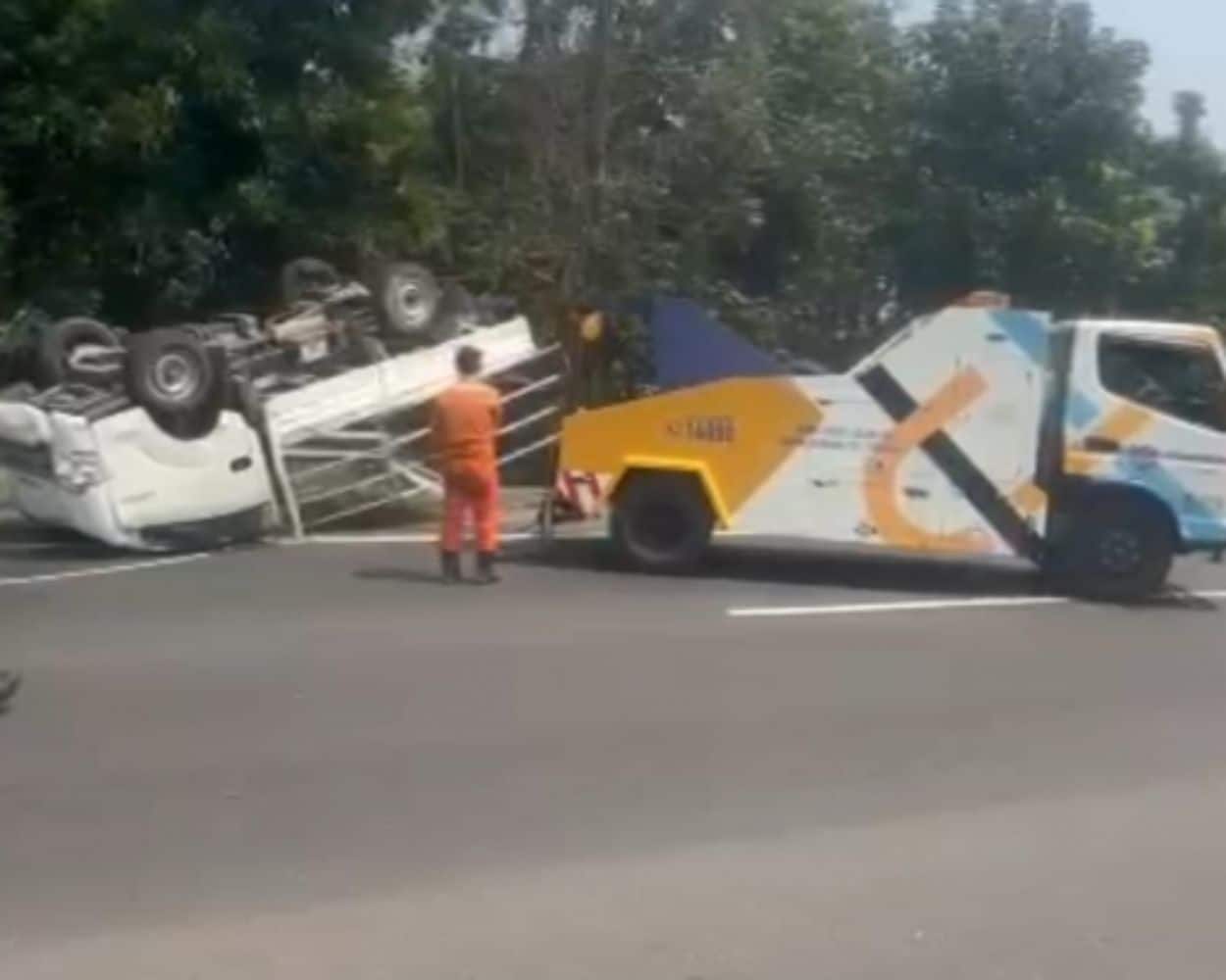 Kecelakaan lalu lintas beruntun terjadi di Tol Padaleunyi KM 130 Jalur B