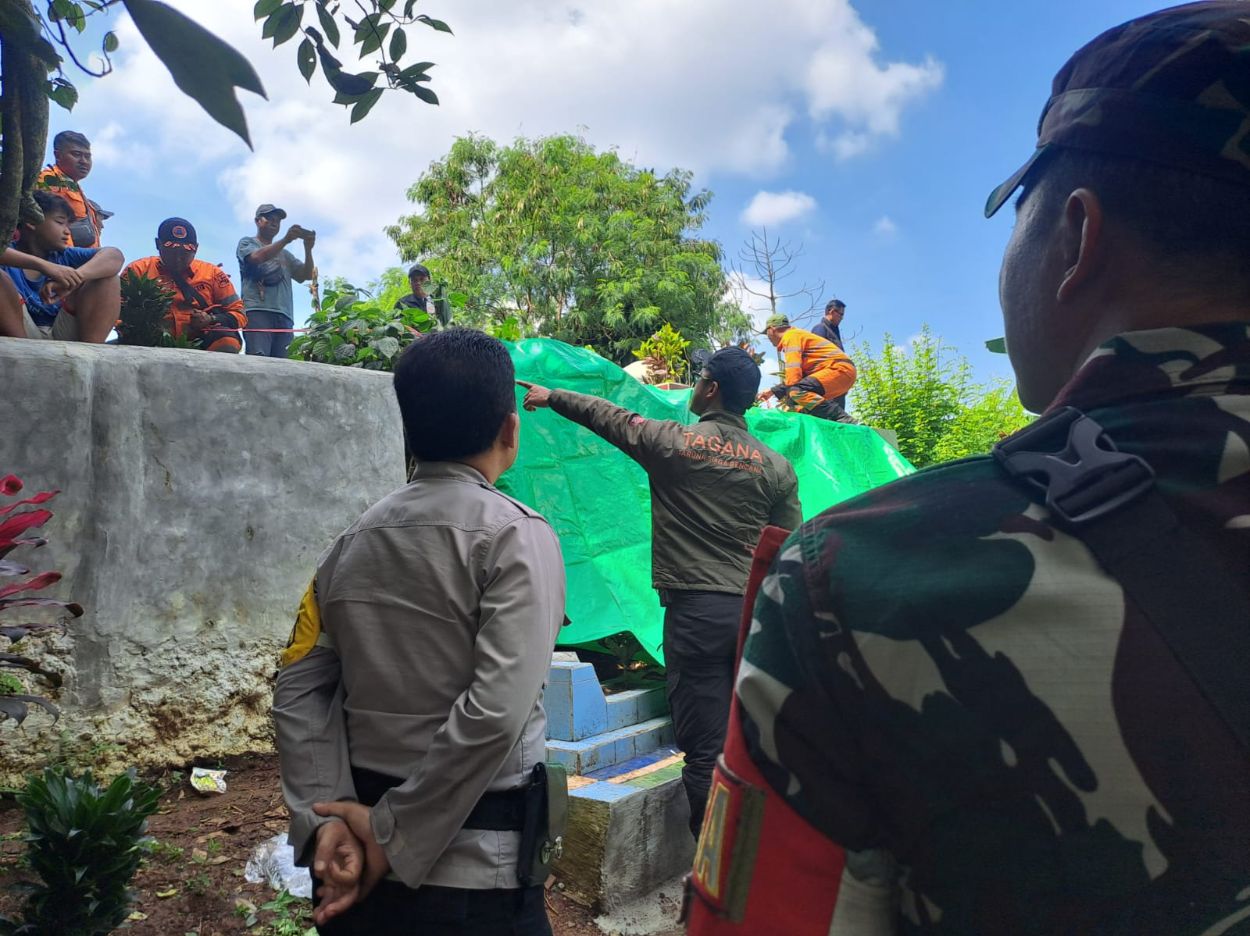makam di bogor longsor