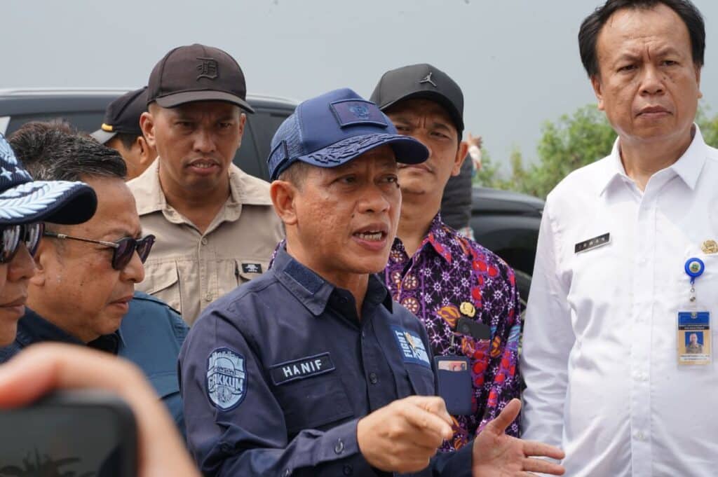 Diduga Cemari Hulu Sungai Cilodok, Menteri LHK Segel Gudang Limbah B3 di Tangerang