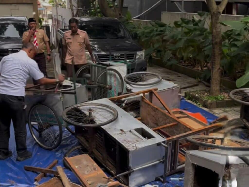 Penghancuran Gerobak Picu Reaksi Berantai: DPRD Mengecam, Wali Kota Kecewa, Warganet Kritik Hati Nurani 