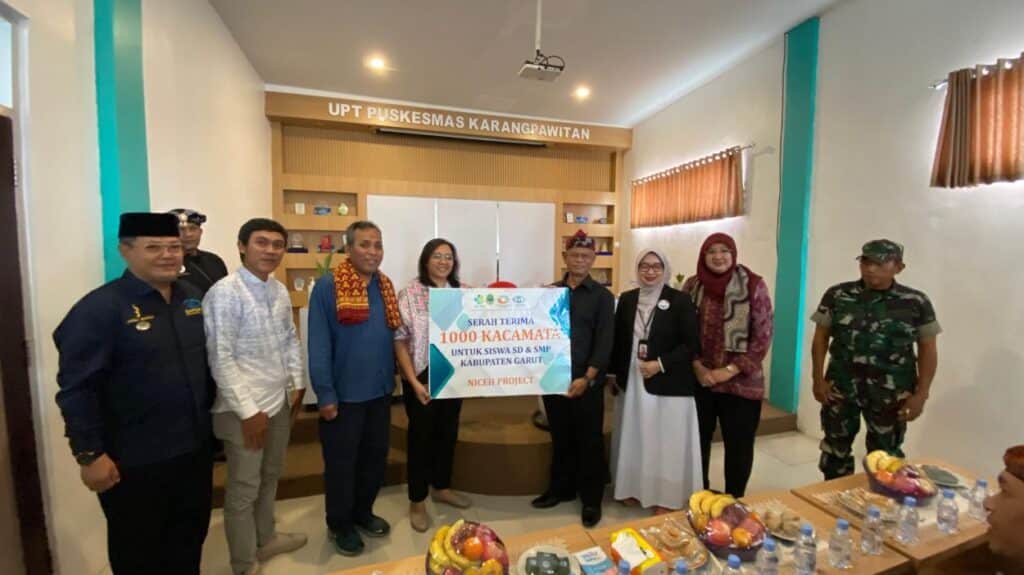 Siswa Alami Masalah Penglihatan Mendapat Kacamata Gratis, Sekda : untuk Perbaikan Kualitas Pembelajaran Siswa SD dan SMP di Garut