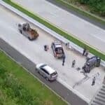 minibus terguling di ruas Tol Cisumdawu