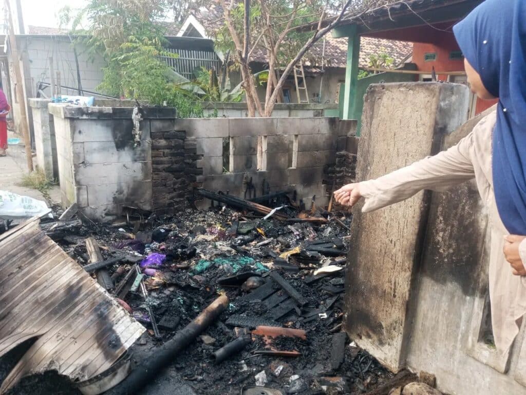 Seorang Nenek Tewas Terkurung Api di Pontang