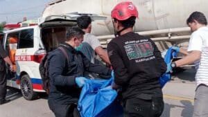 Truk Senggol Pengendara Motor Suami Istri Warga Sidoharjo Sragen, Jatuh hingga Terlindas di Depan Suaminya