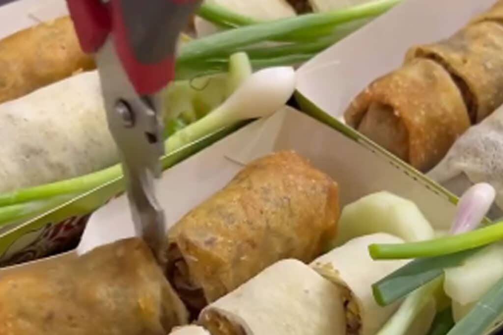 Lunpia Cik Meme Tersohor, Tempat Menikmati Lumpia di Semarang