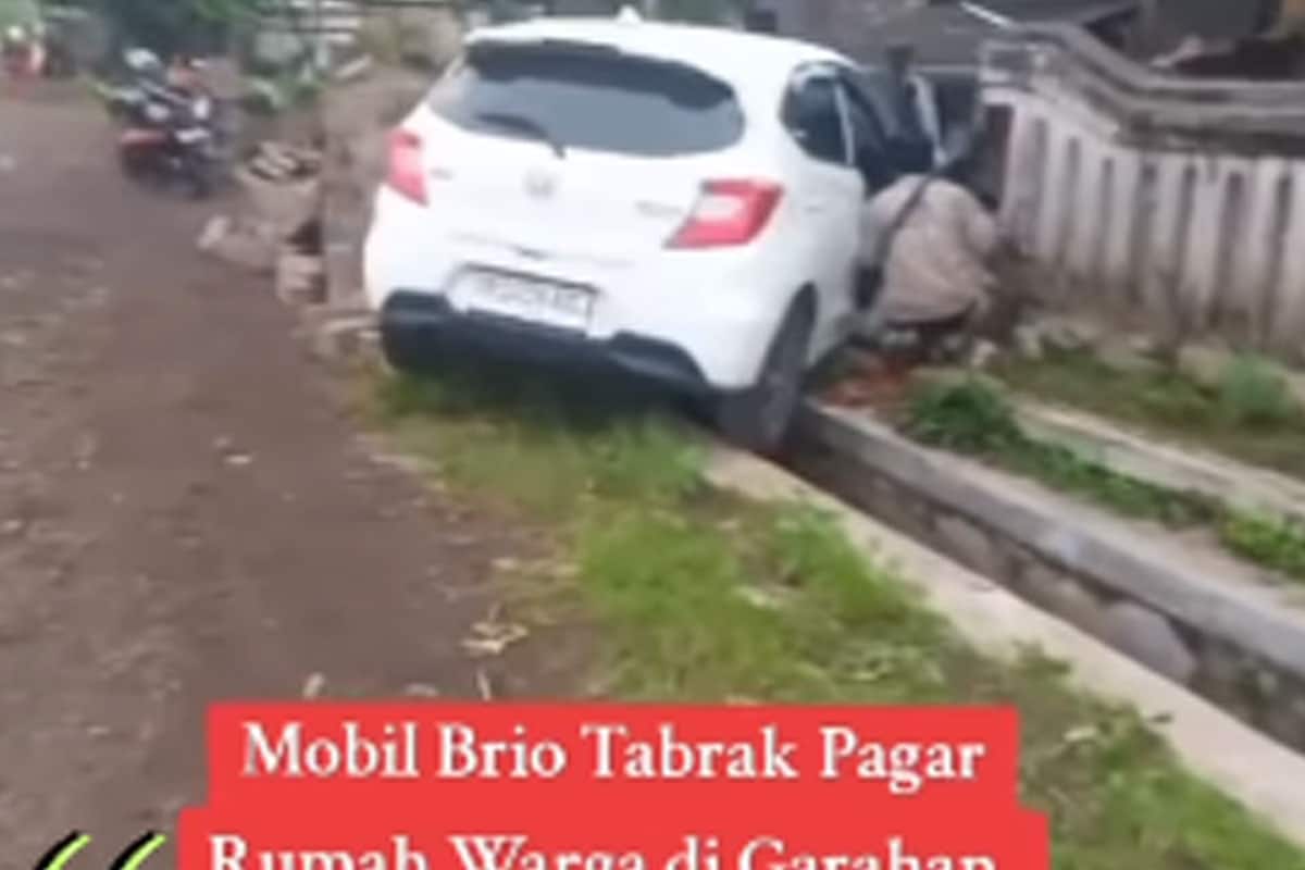 mobil putih