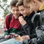 Sekolah di Bandung Bakal Larang Total Penggunaan Ponsel Siswa
