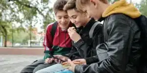 Siap-Siap! Sekolah di Kota Bandung Bakal Larang Total Penggunaan Ponsel Siswa