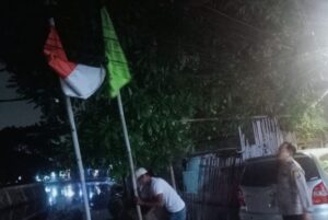 Polisi Tertibkan Atribut Ormas di Cilincing Jakarta Utara