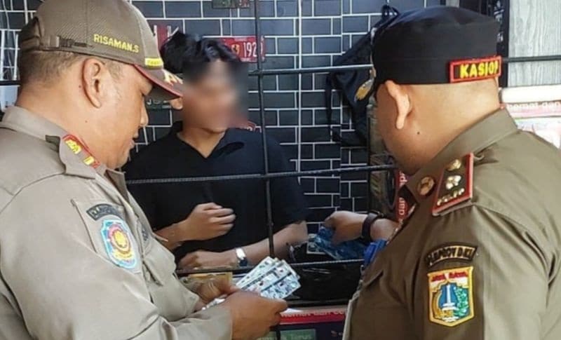 Satpol PP Jaksel Sikat Habis 19 Ribu Obat Ilegal