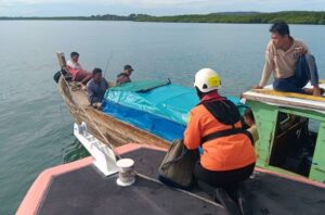Kecelakaan di Perairan Bintan, Tim SAR Selamatkan 10 Penumpang Pompong Hanyut