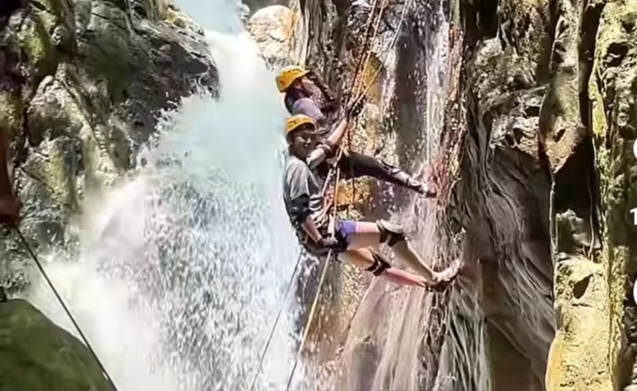 Wahana Cliff jumping Canyoning Sentul (KIS/IST)