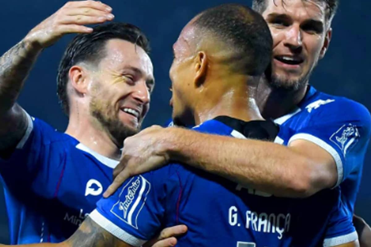 tiga pemain dirumorkan ke Persib